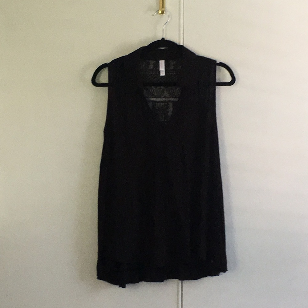 Black blouse. Collar with lace in back
